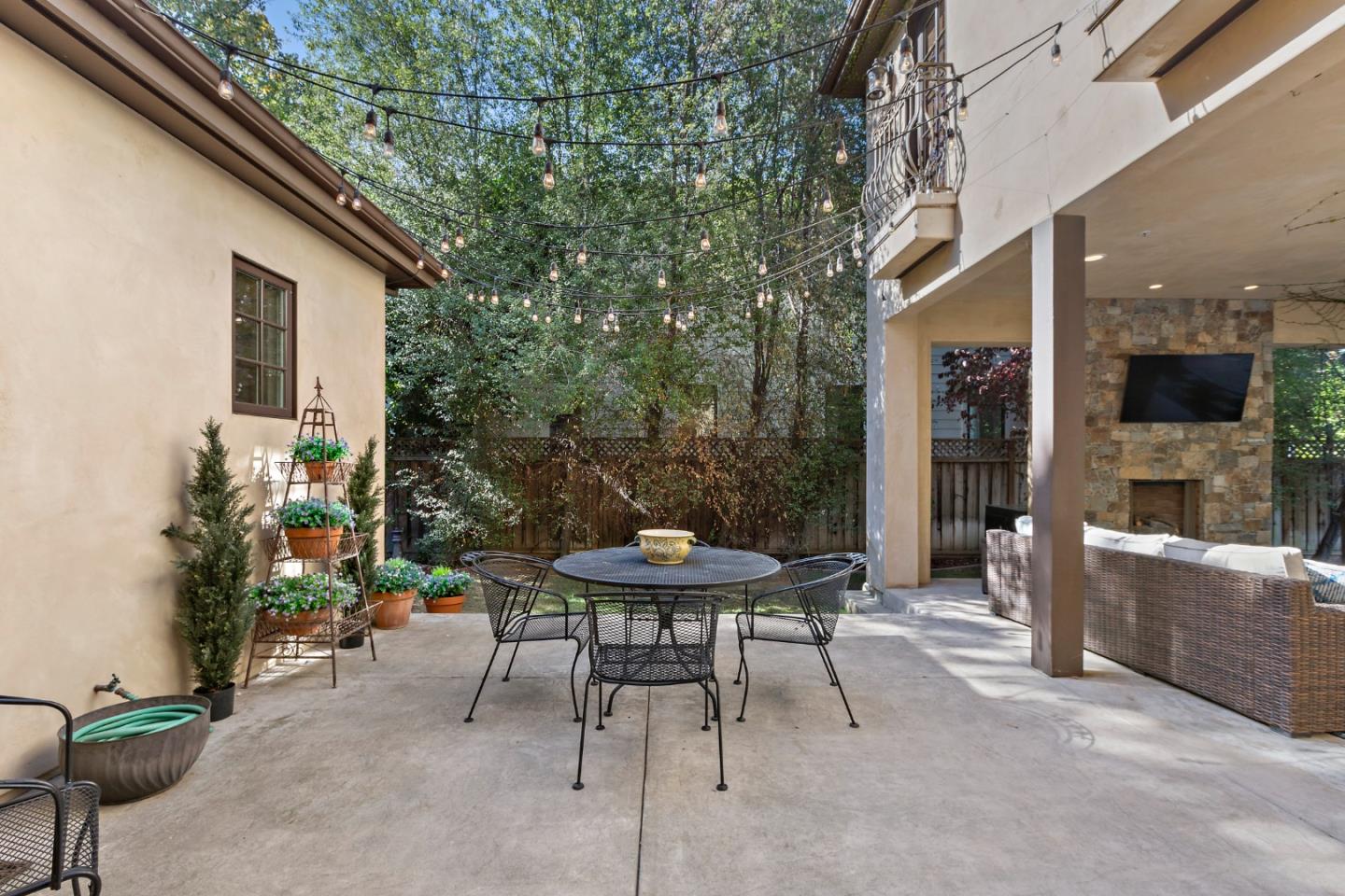 1187 Clark Way