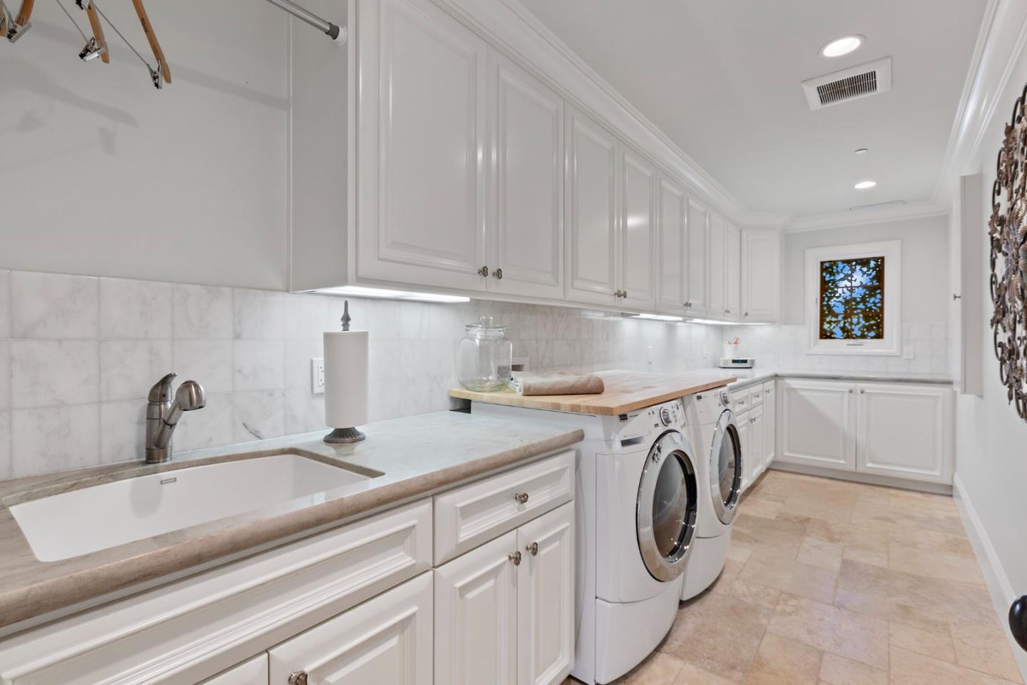 1187 Clark Way