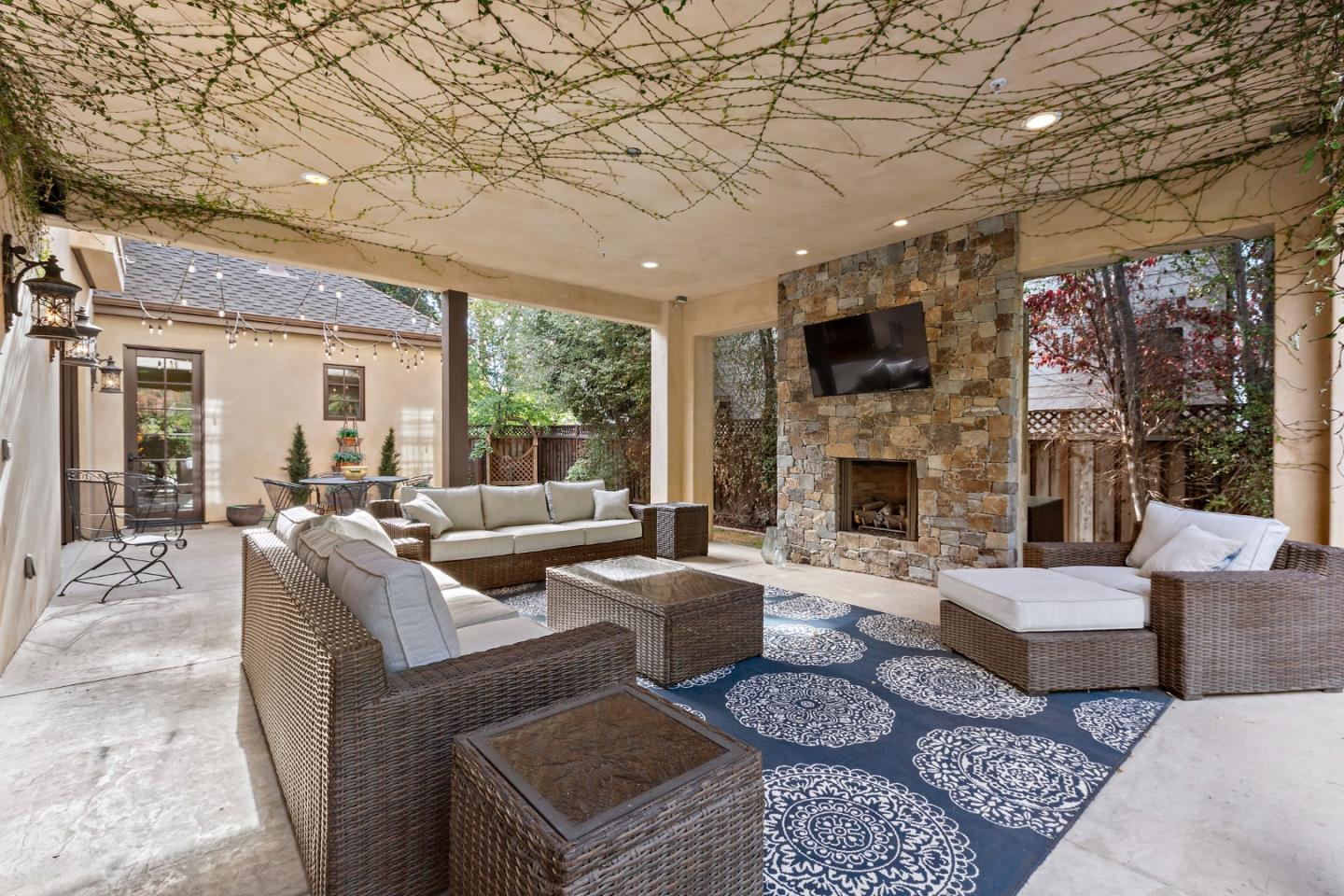 1187 Clark Way