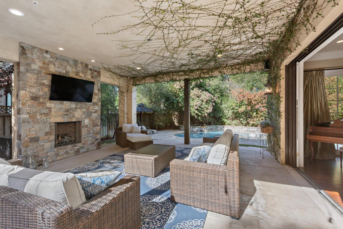 1187 Clark Way