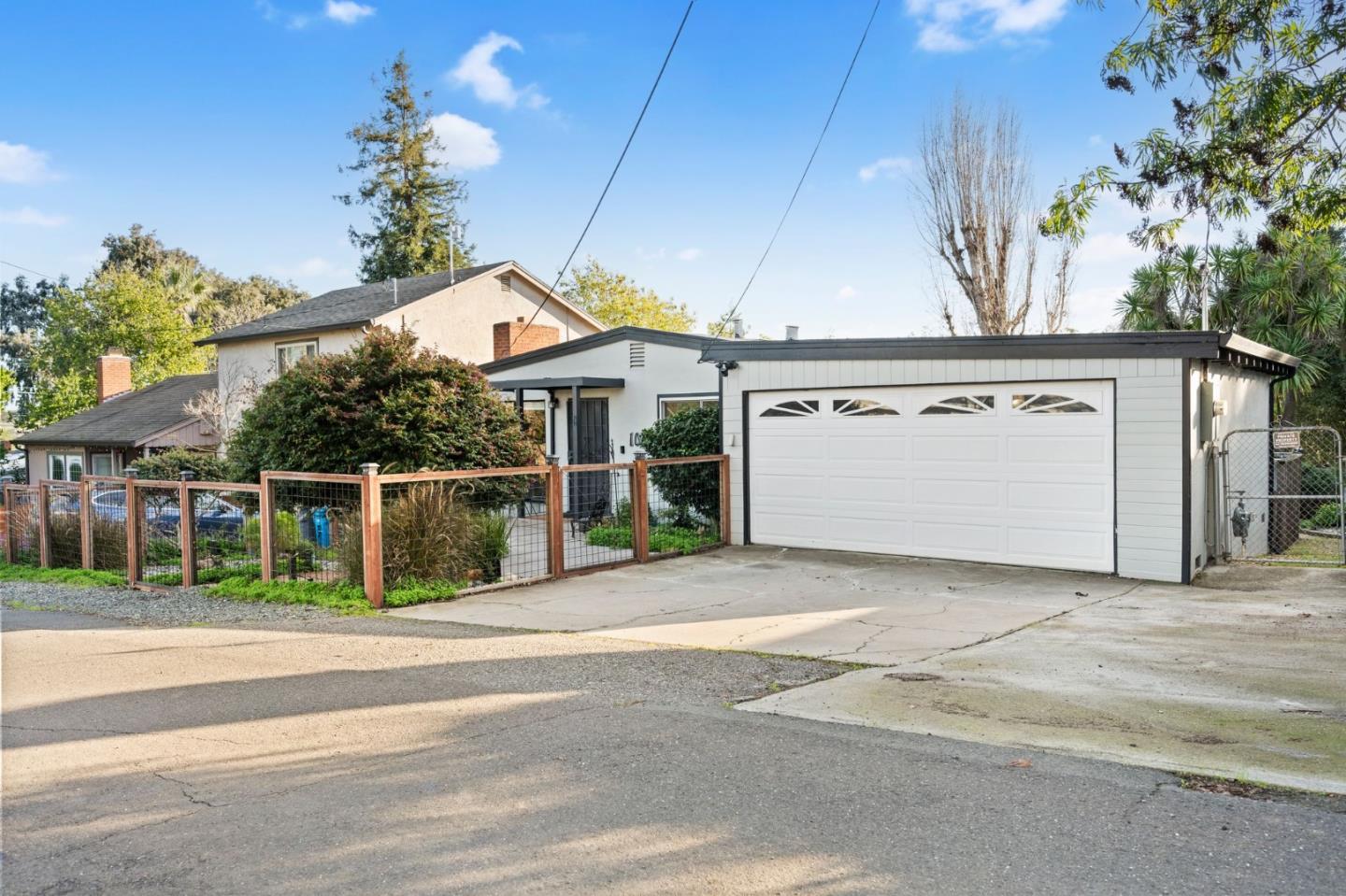 1065 Hargus Avenue