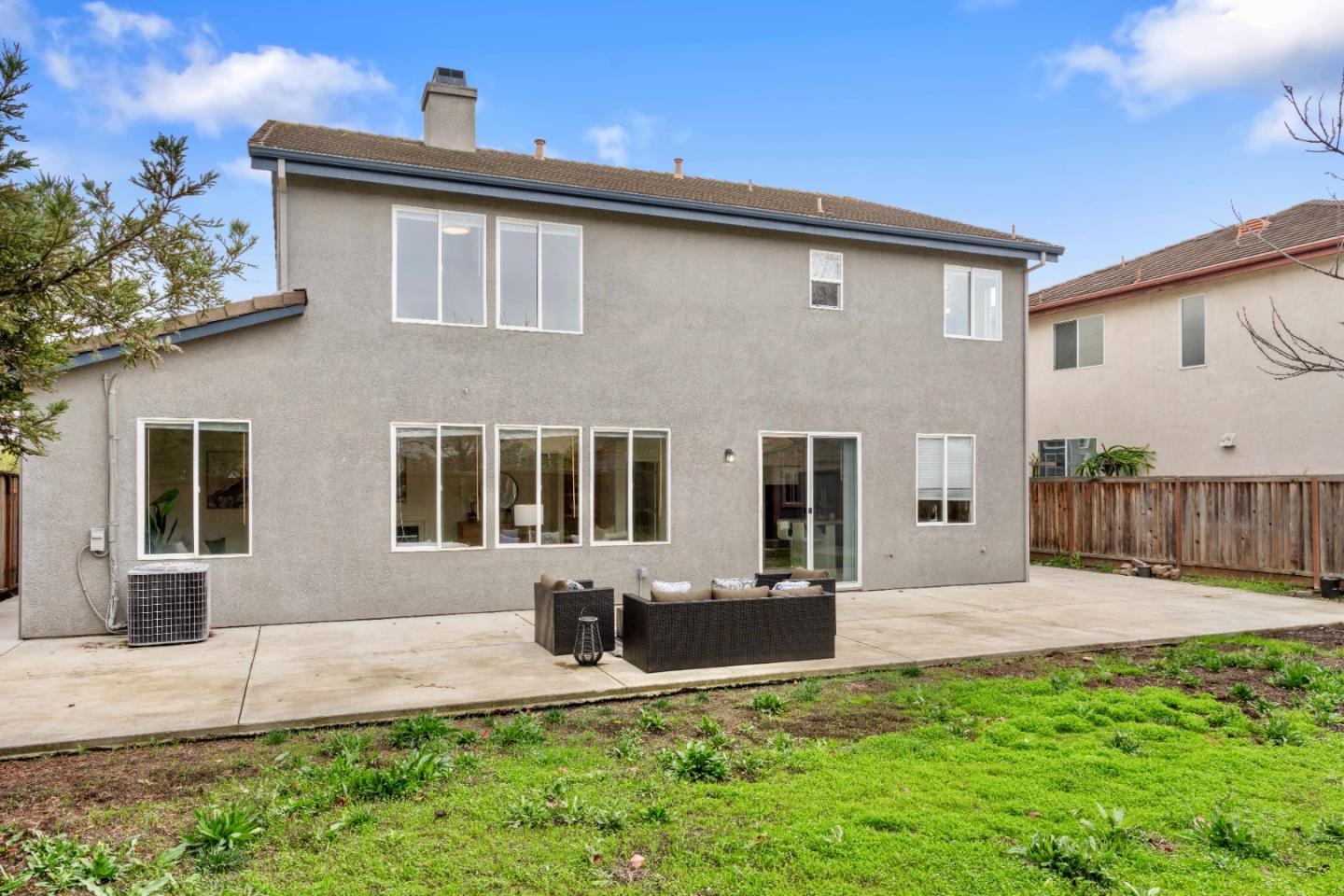 422 Kensington Way