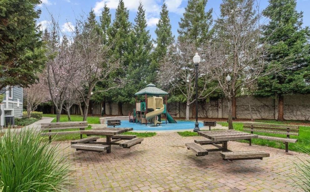 658 Kingsford Way