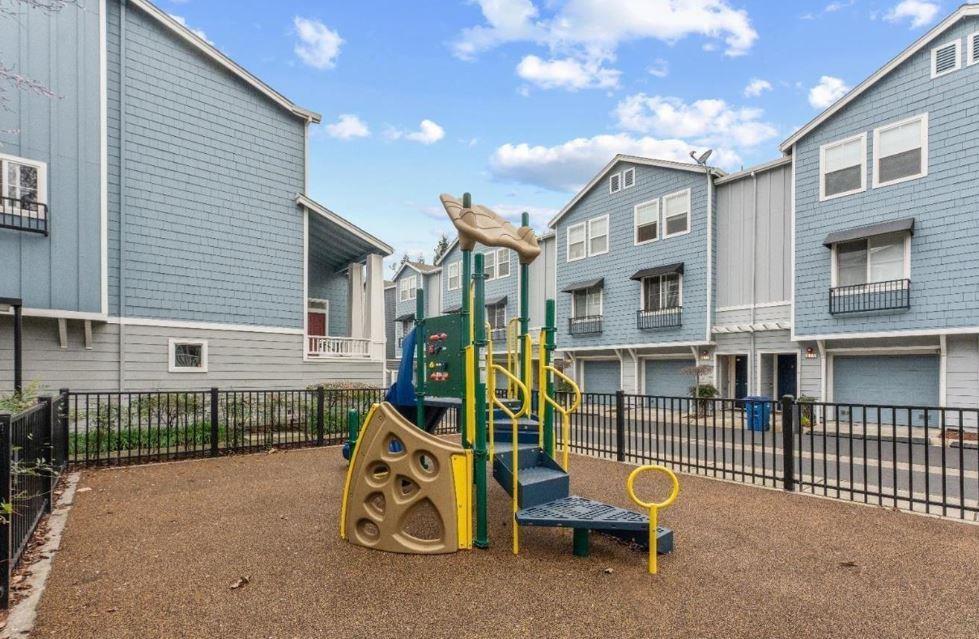 658 Kingsford Way