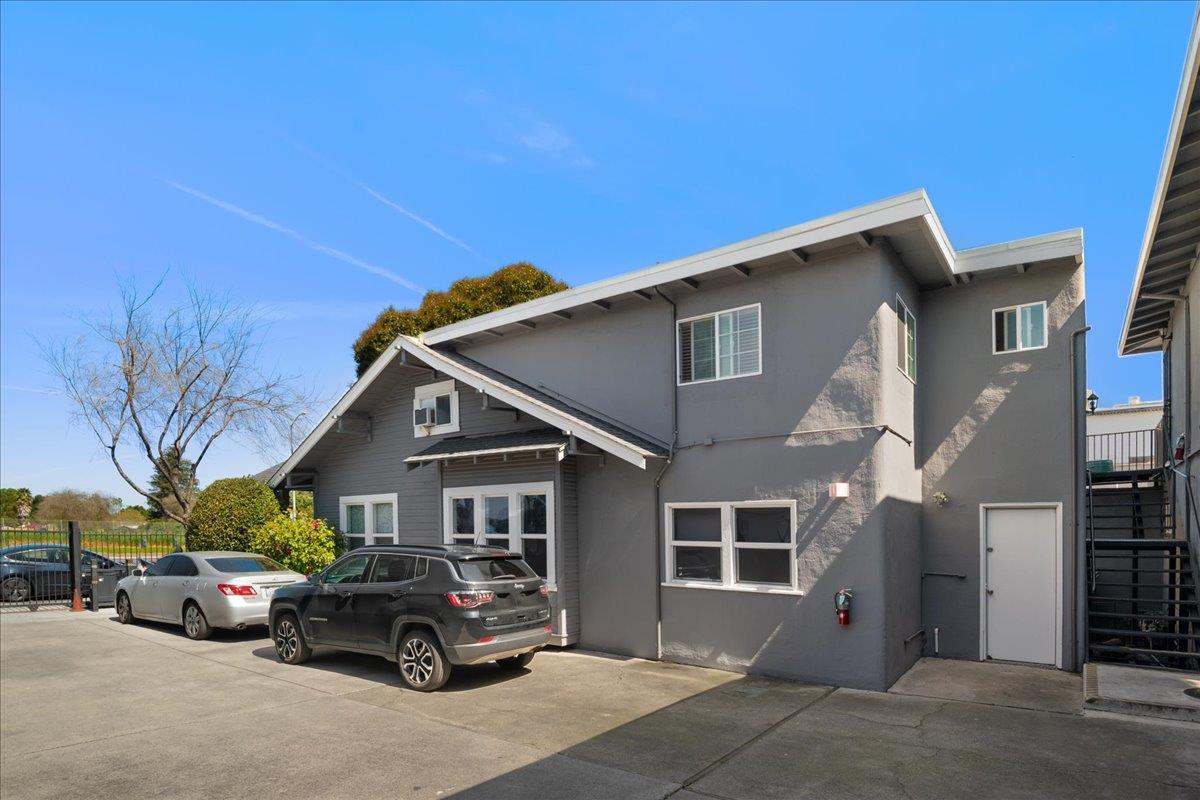 1650 Bay