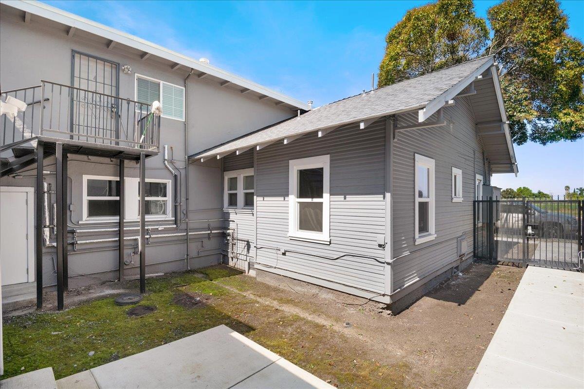 1650 Bay