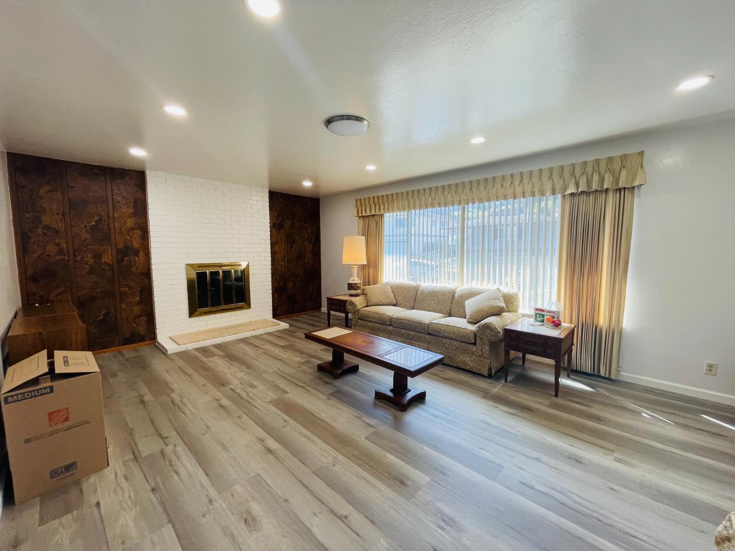 2424 Oakmont Drive