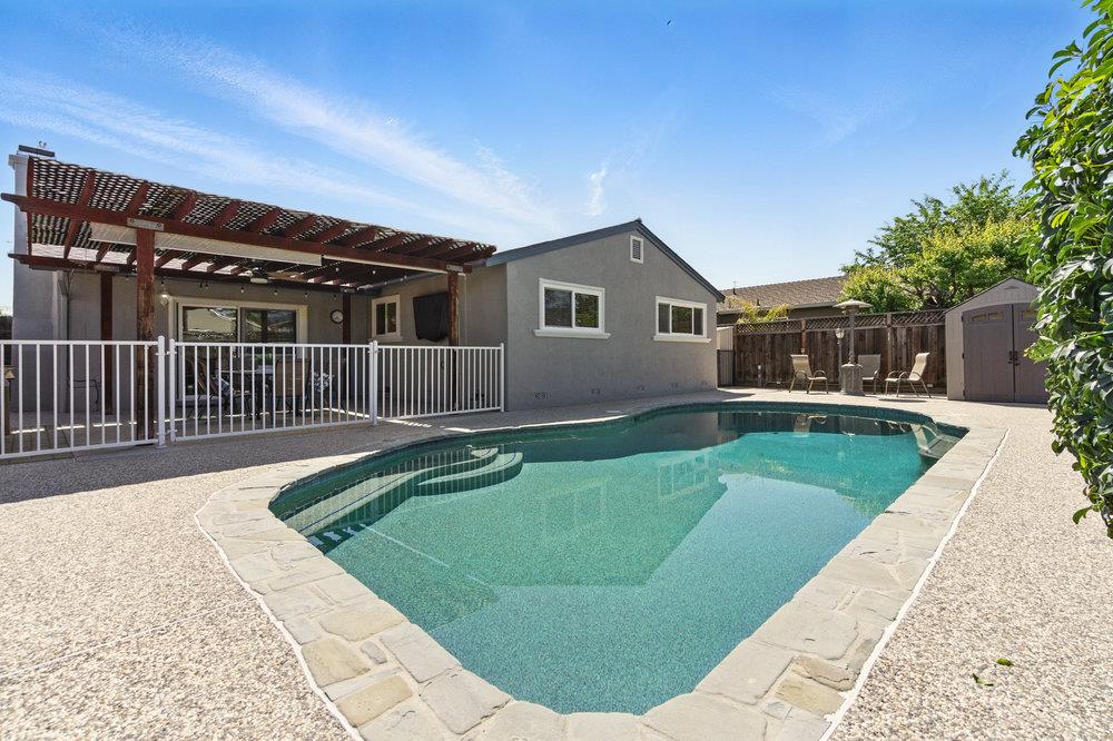 467 Safari DR