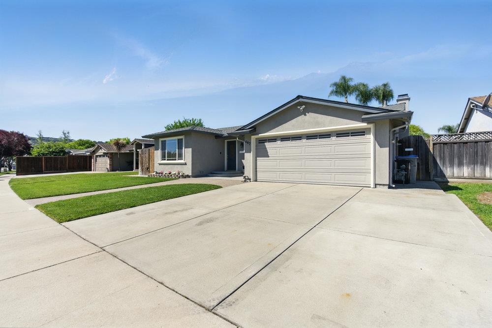 467 Safari DR