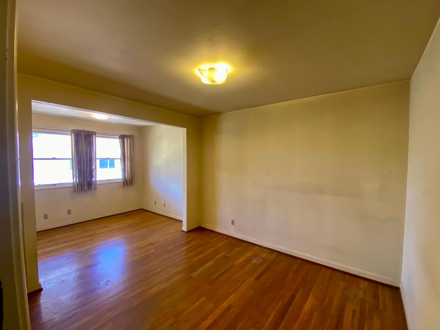 1676 Mackey AVE