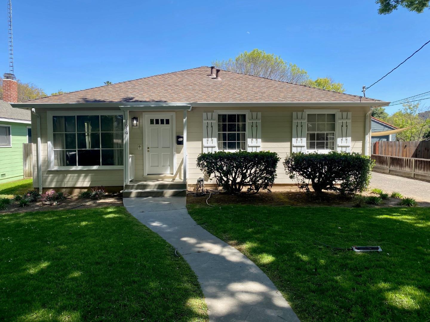 1676 Mackey AVE