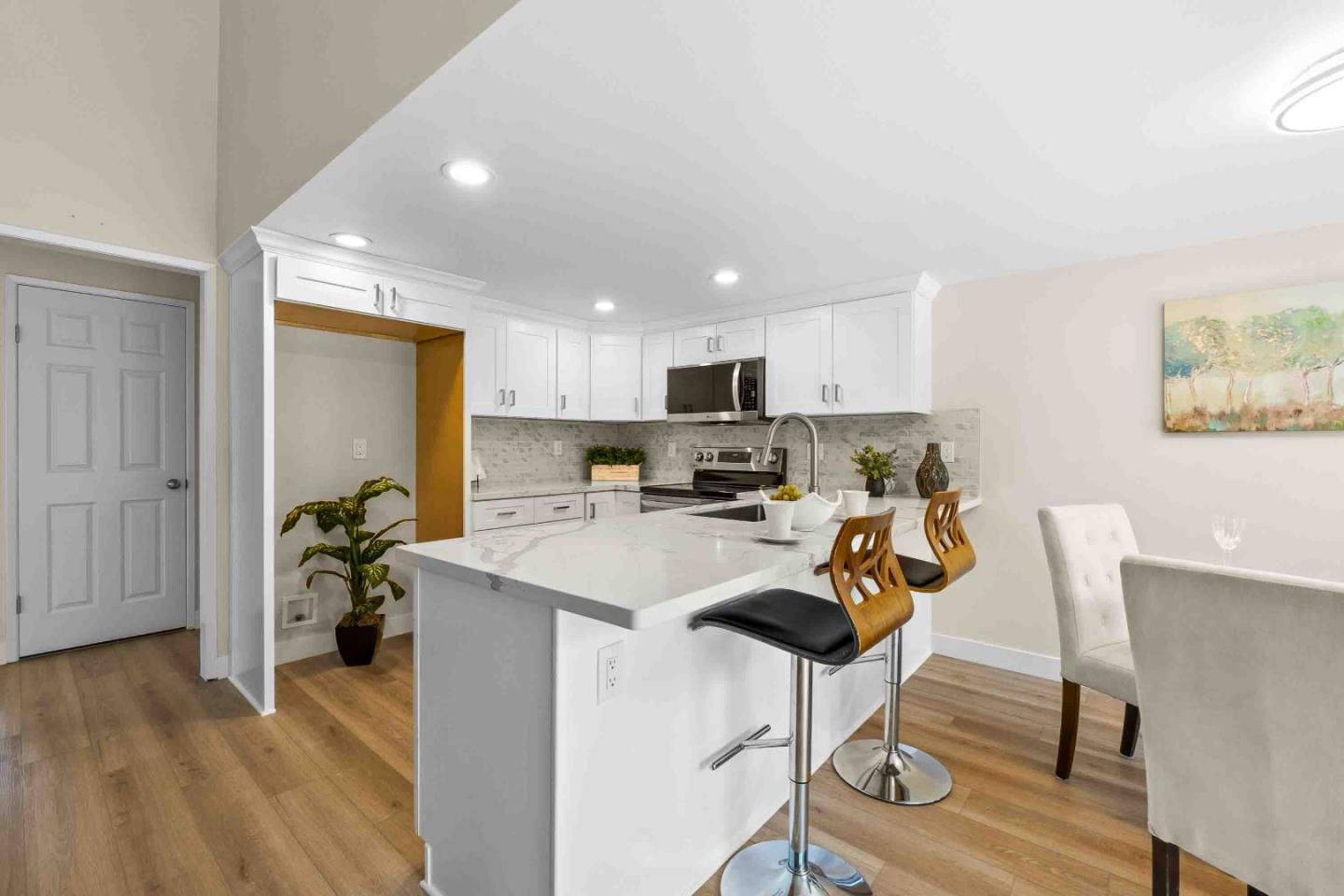 3785 Wellington Square