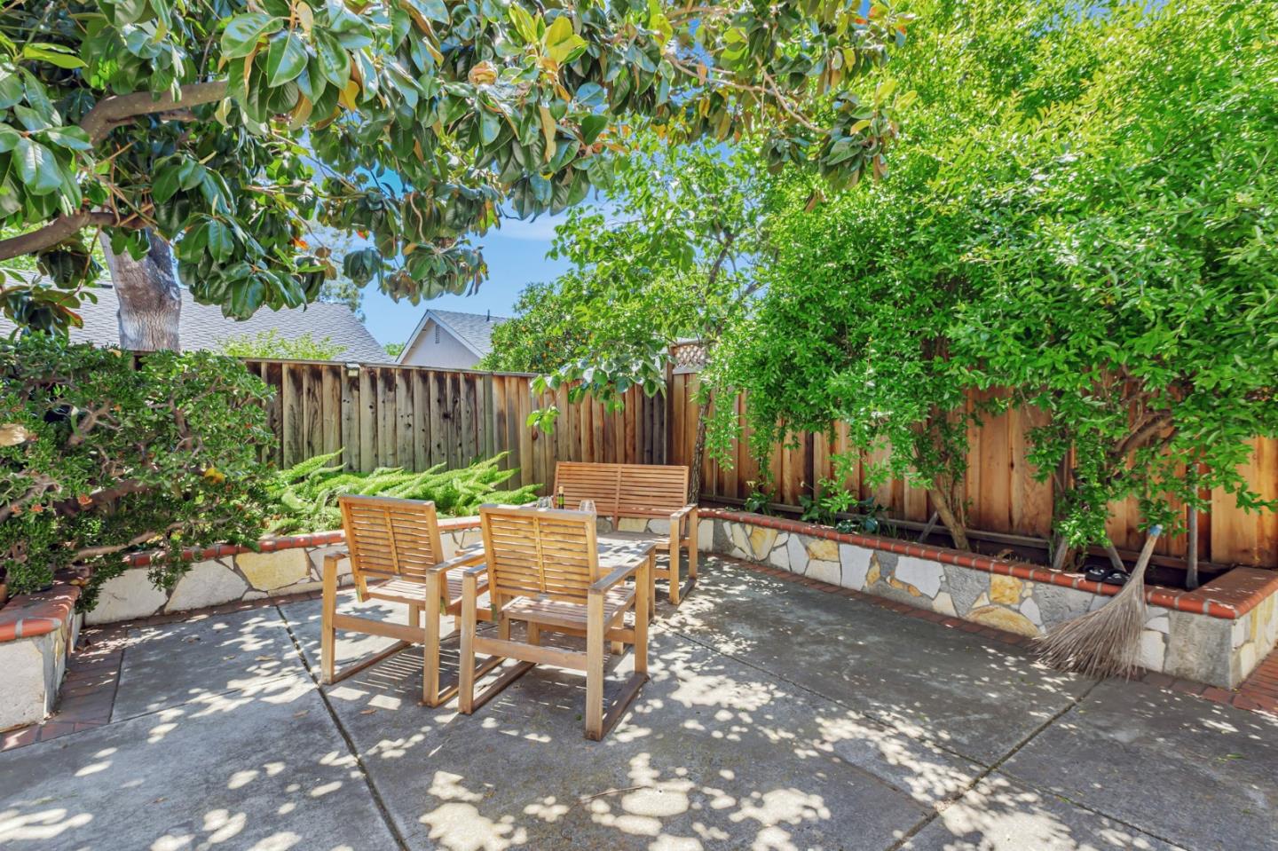 2542 Buckhill Court