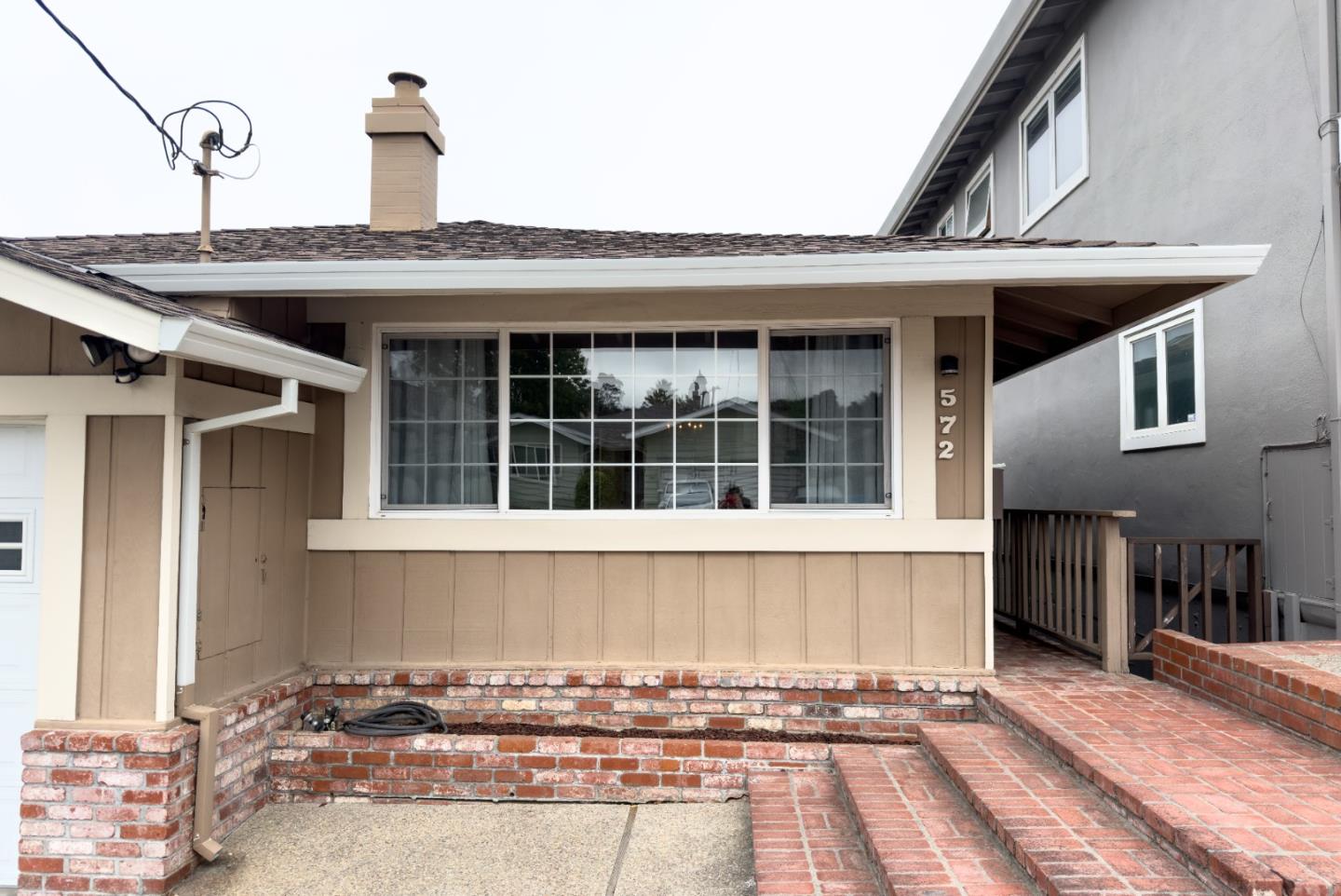 572 Cherry Avenue
