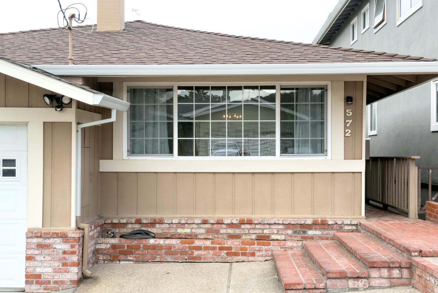 572 Cherry Avenue