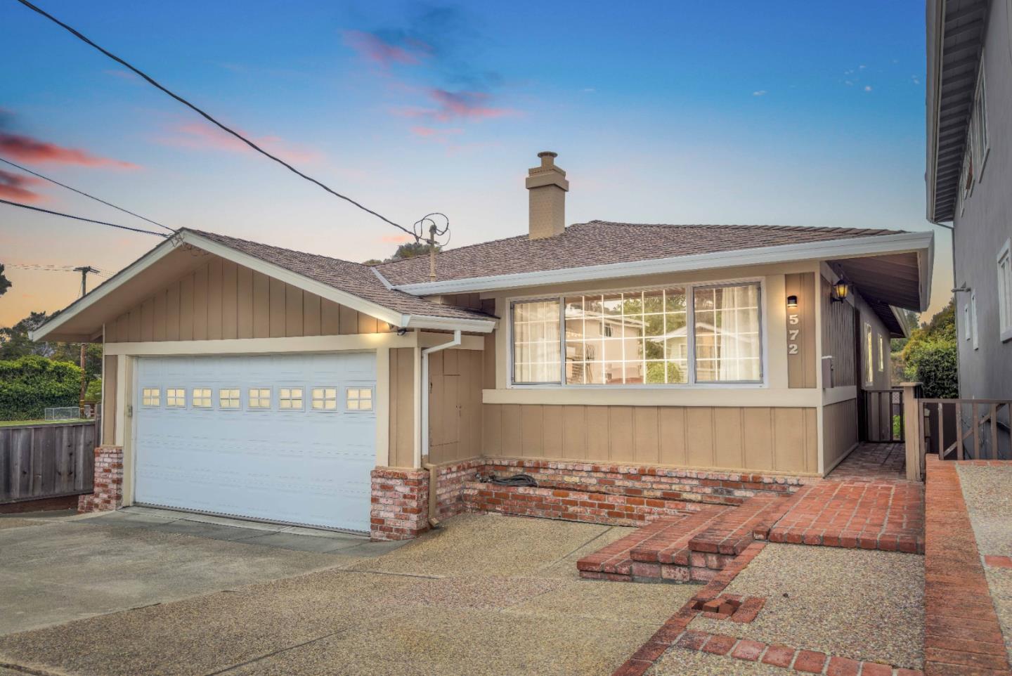 572 Cherry Avenue