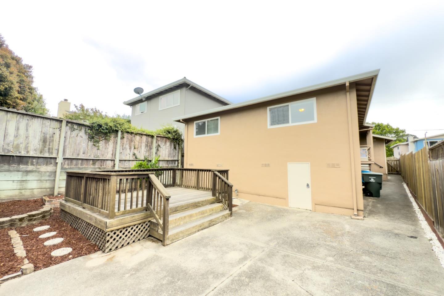 572 Cherry Avenue