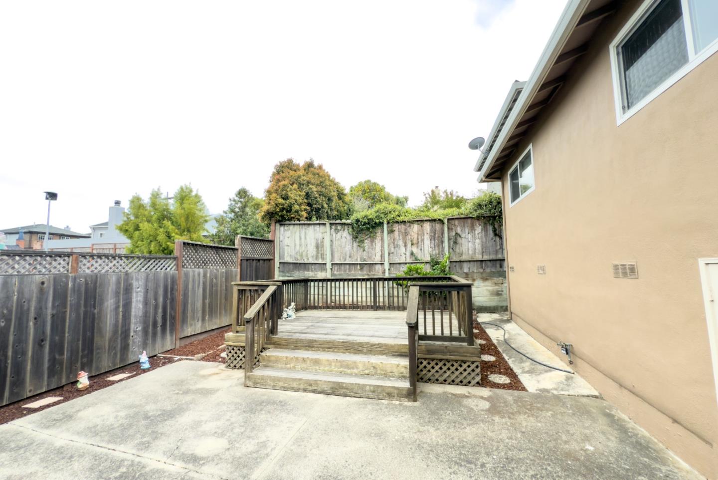 572 Cherry Avenue