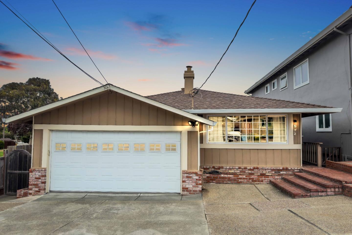 572 Cherry Avenue
