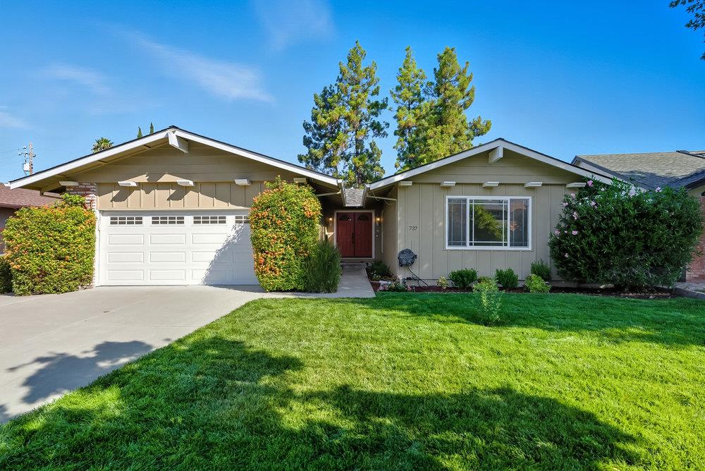 737 Los Huecos Drive