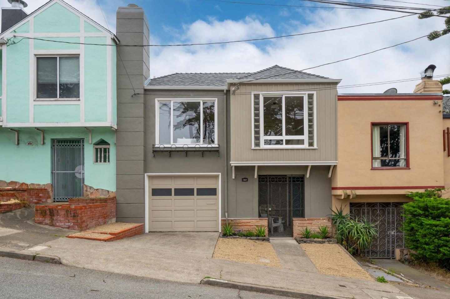 1827 Quintara Street