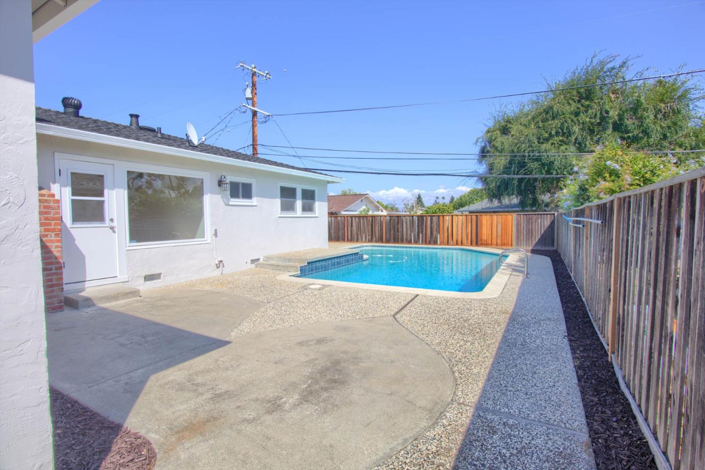 2212 ARLEEN Way