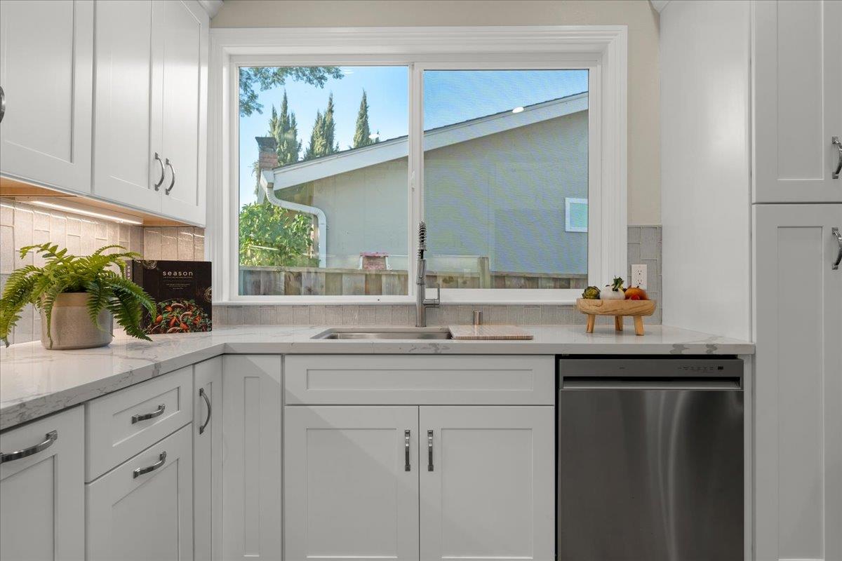 6575 Kaneko Drive
