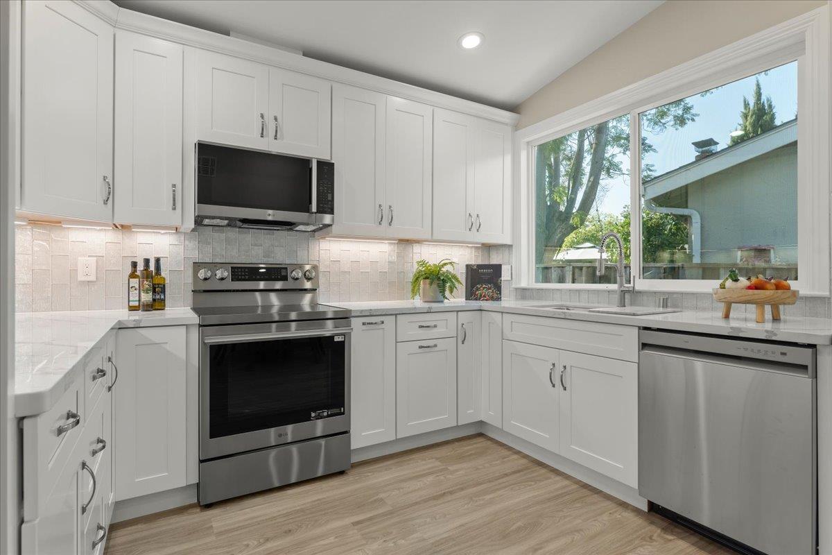 6575 Kaneko Drive