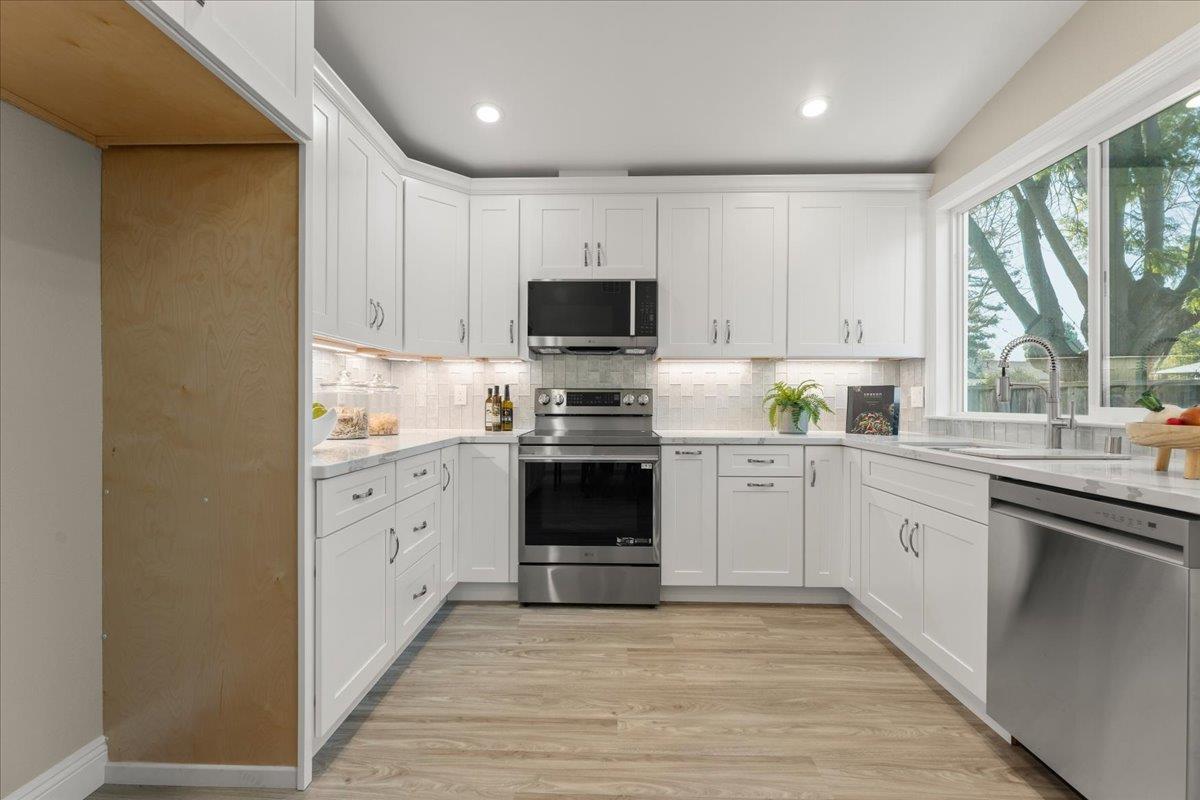 6575 Kaneko Drive