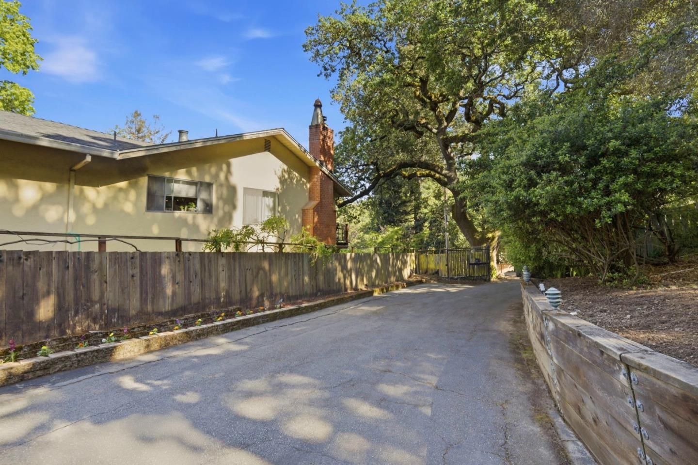 135 Dolton Avenue