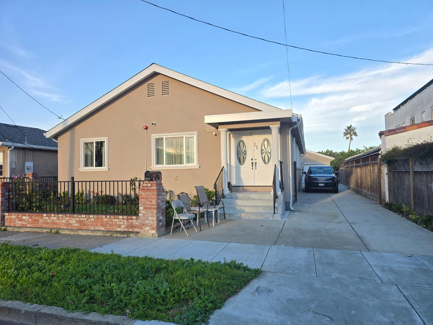 11 Lindbergh Street