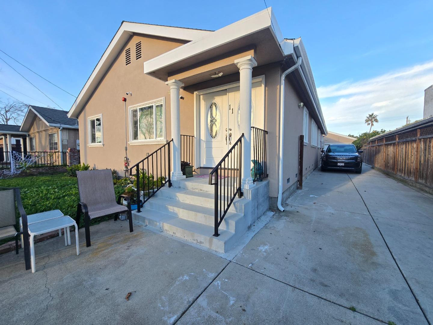 11 Lindbergh Street