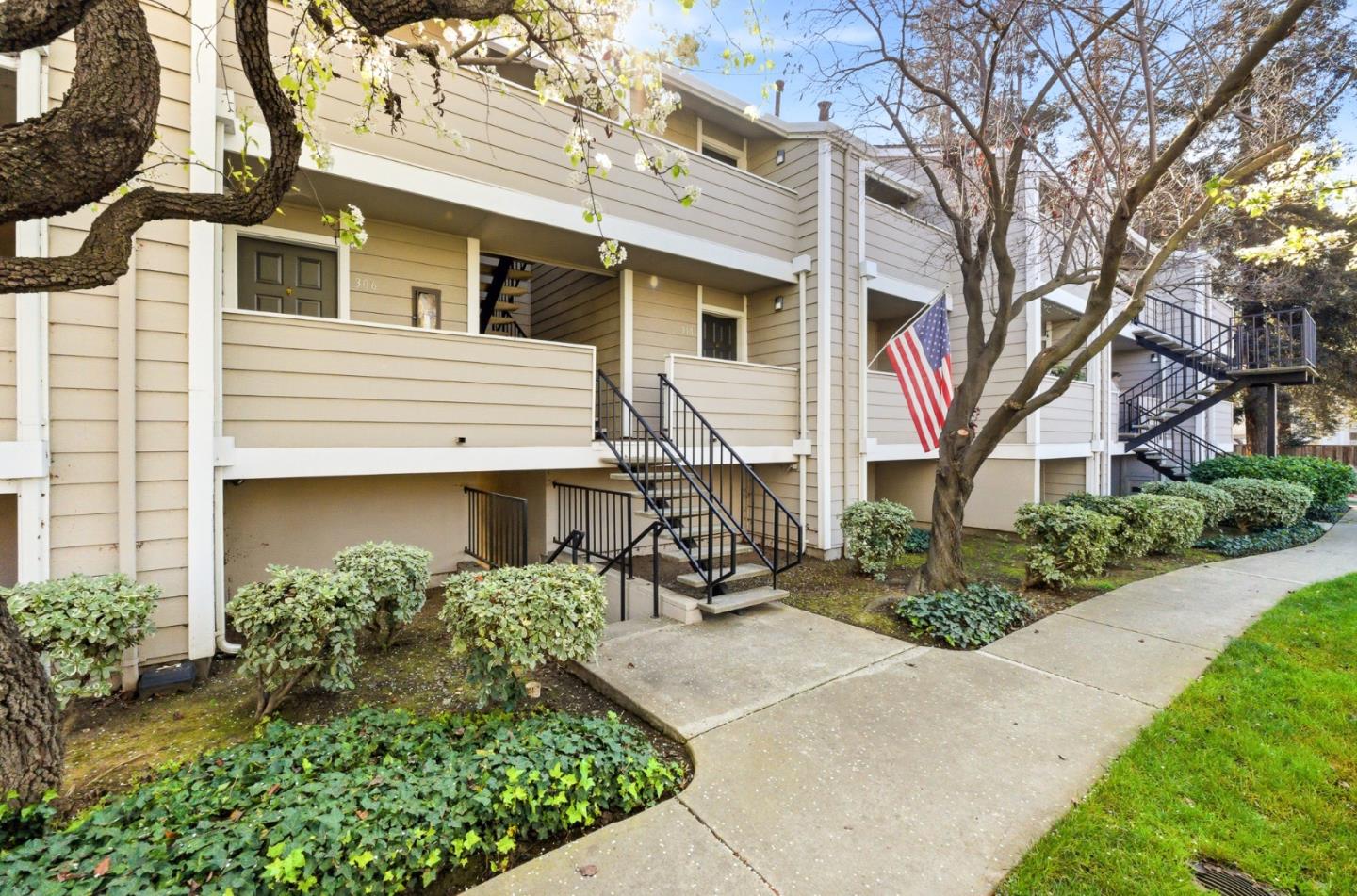 306 Stonegate Circle 306