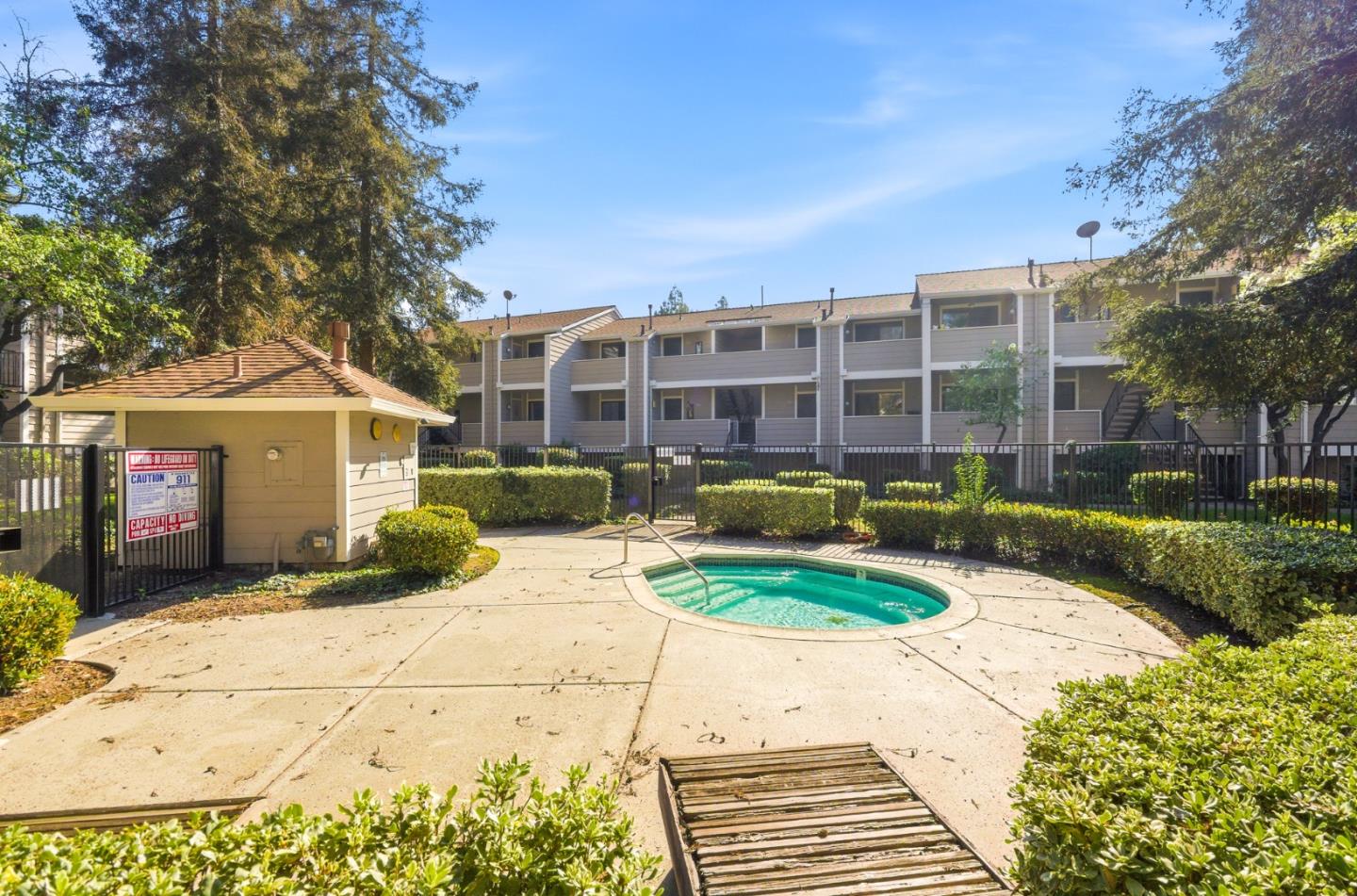 306 Stonegate Circle 306