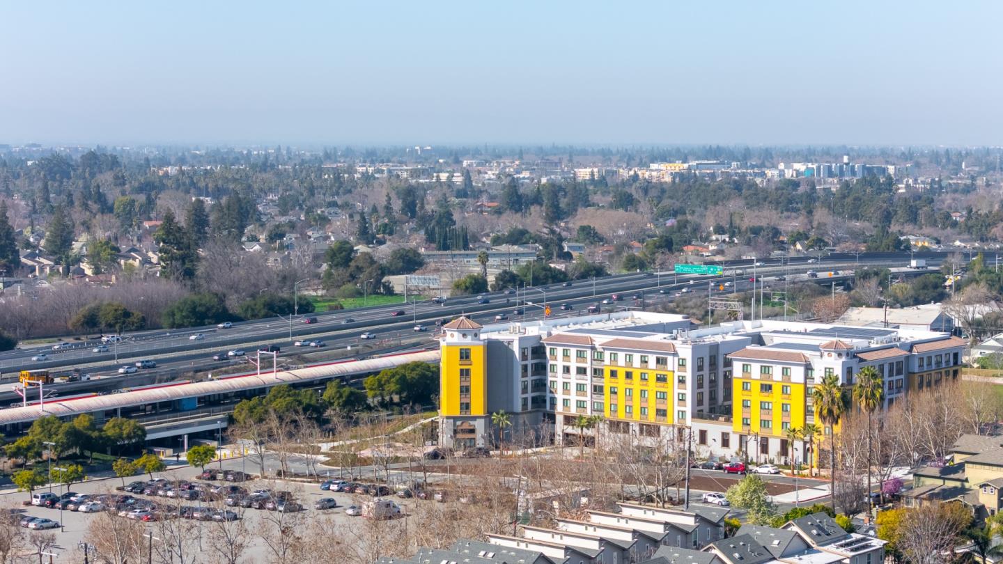 306 Stonegate Circle 306