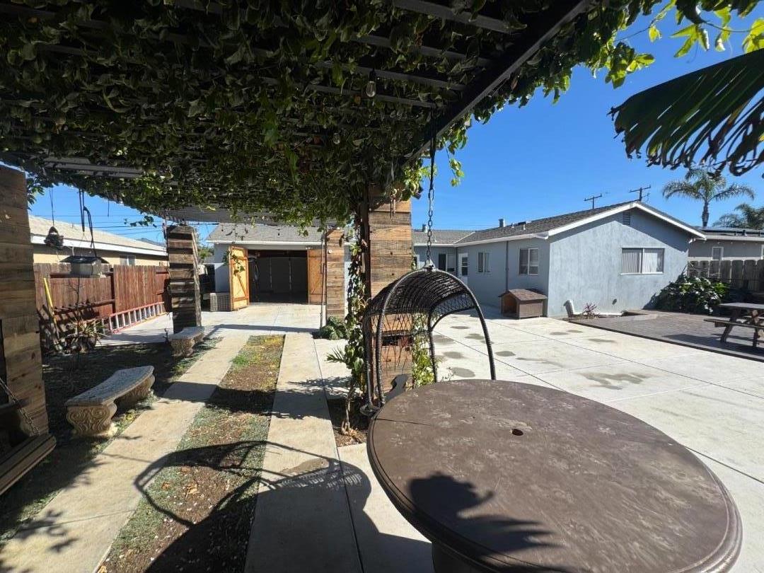 750 El Camino Paraiso