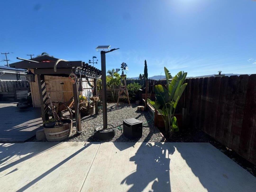 750 El Camino Paraiso