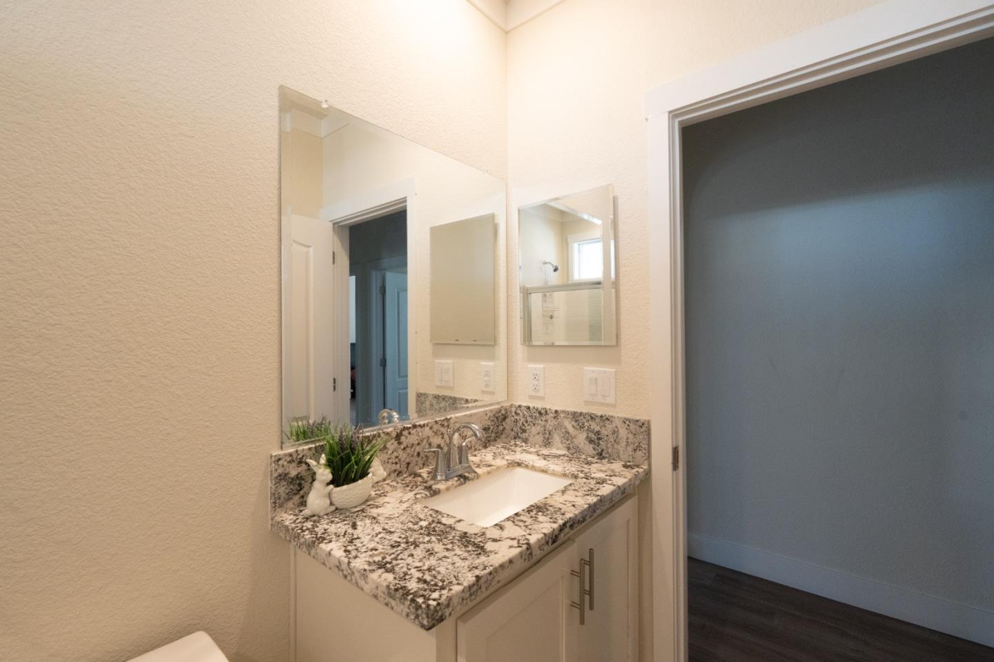 1225 Vienna DR 731