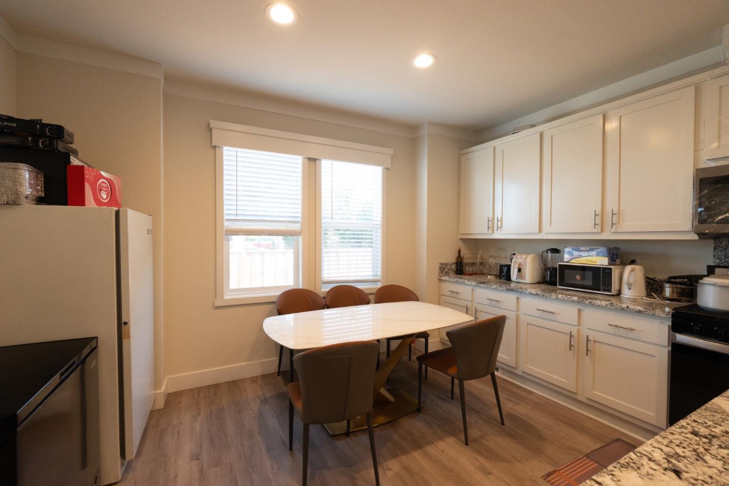 1225 Vienna DR 731