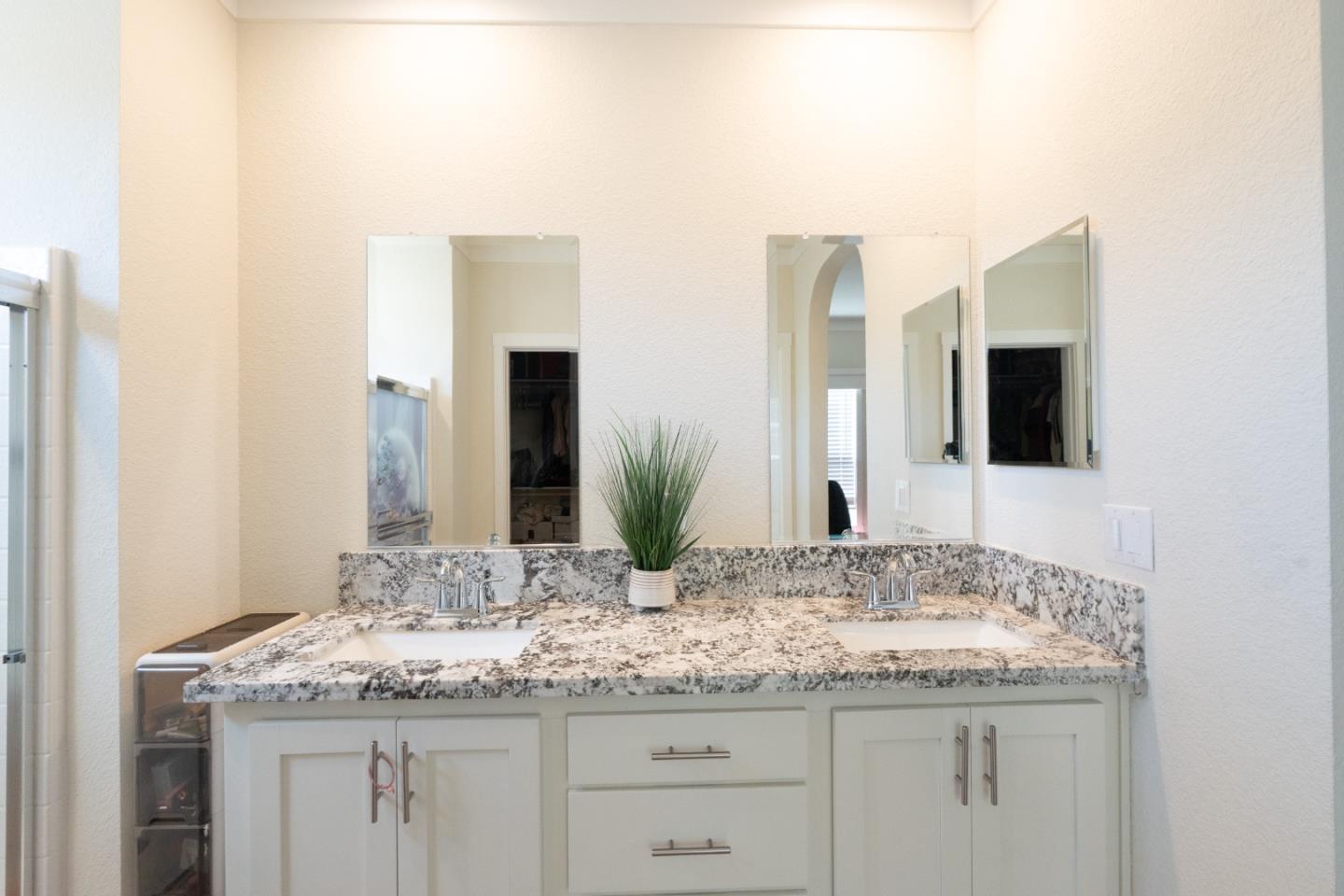 1225 Vienna DR 731