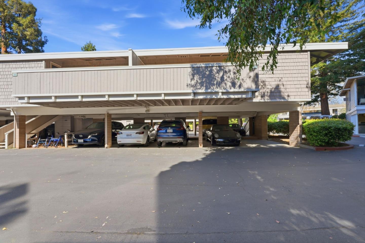 500 West Middlefield Road 20