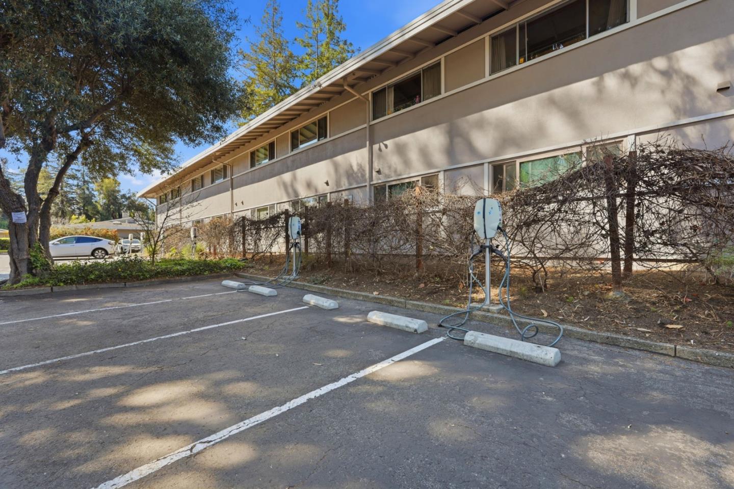 500 West Middlefield Road 20