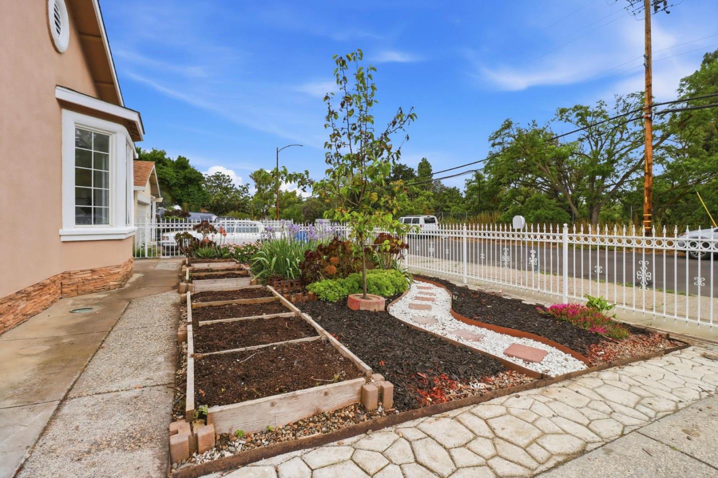 866 Sylvandale Avenue