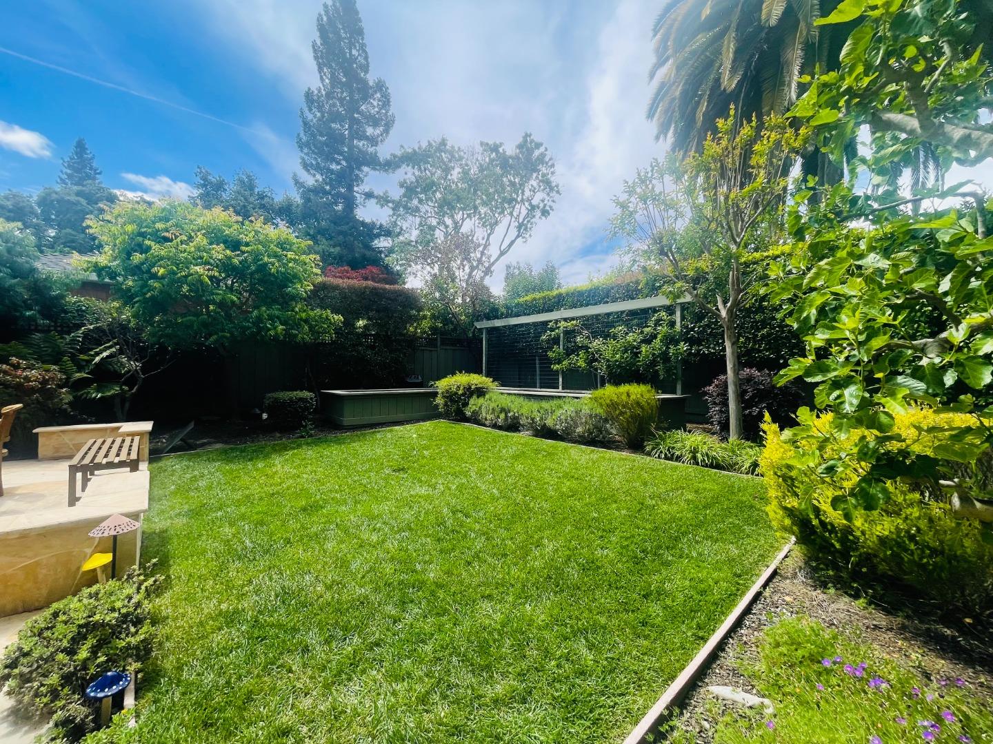 2120 Manzanita Avenue