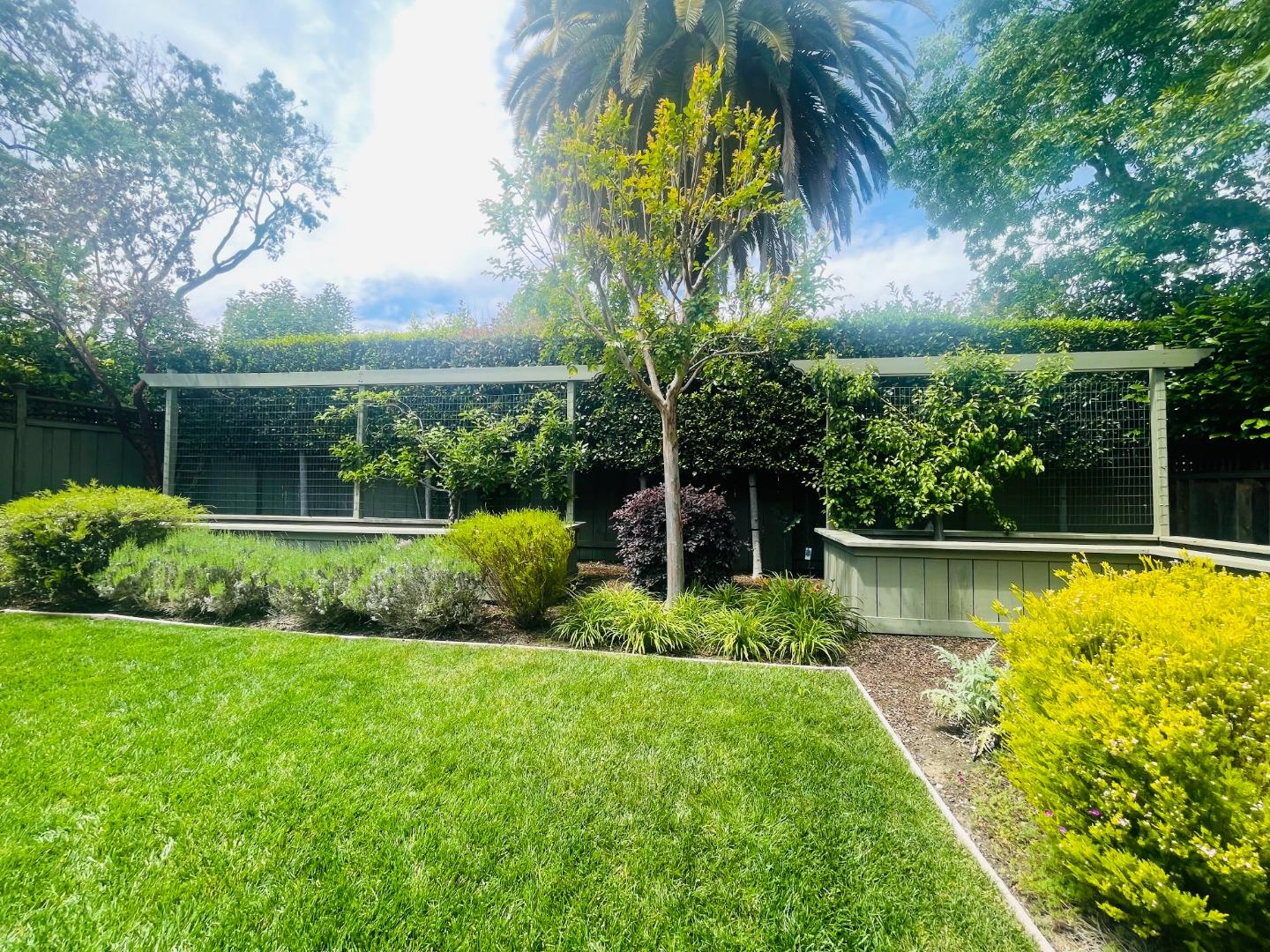 2120 Manzanita Avenue