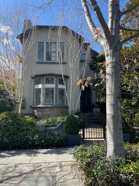 842 Waverley Street