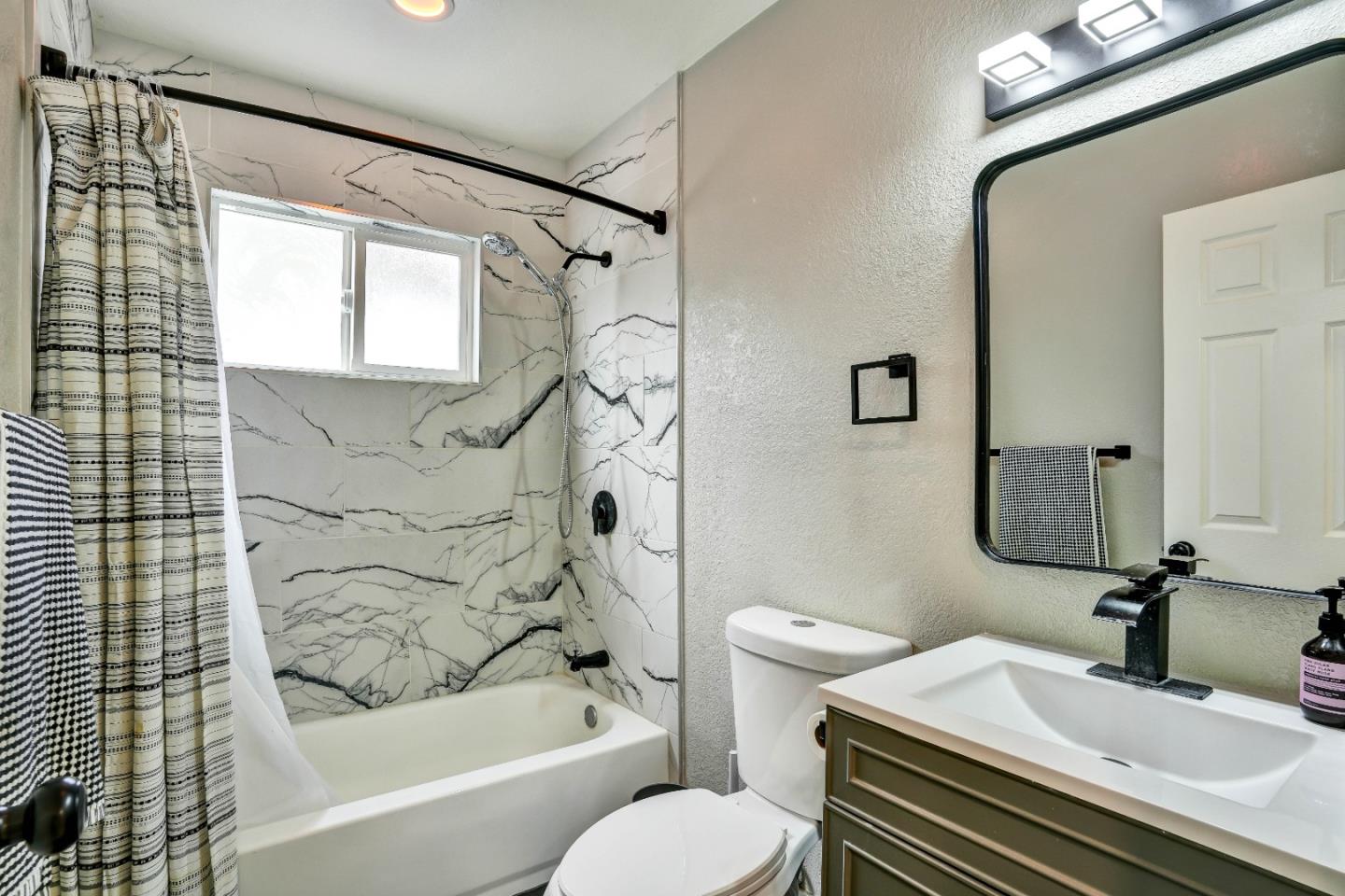 3855 KAUAI DR