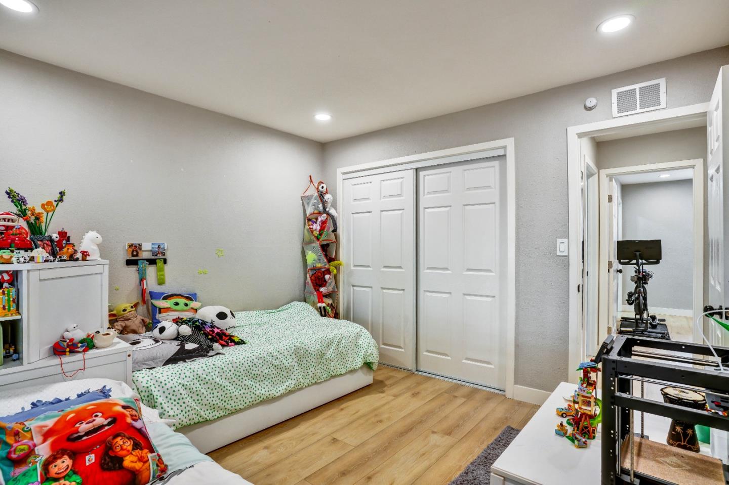 3855 KAUAI DR