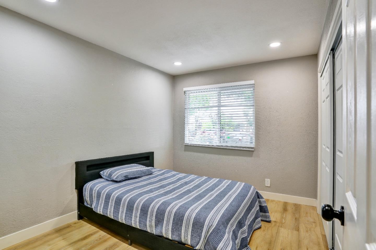 3855 KAUAI DR