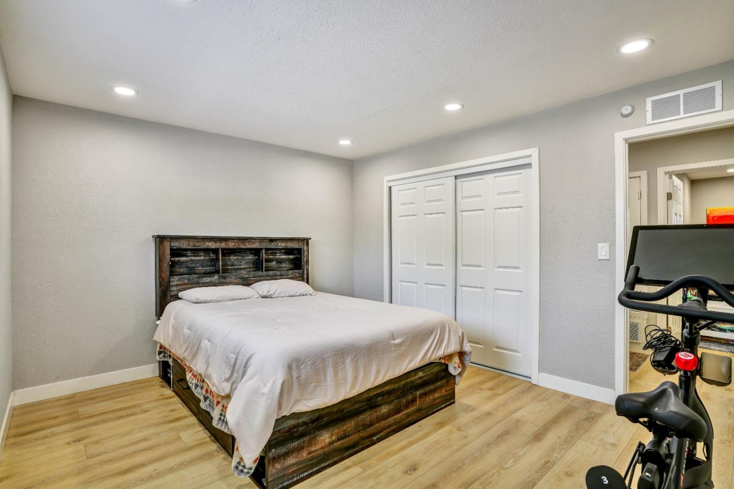3855 KAUAI DR